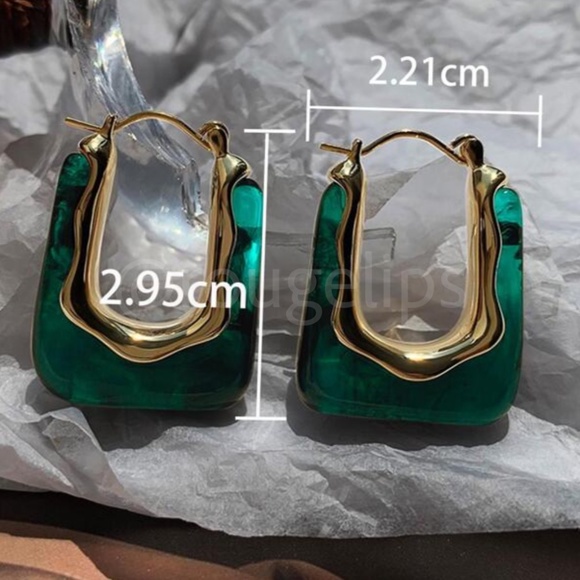 Gold Tone Earrings Green Faux Stone Fashion Jewelry - Picture 4 of 4